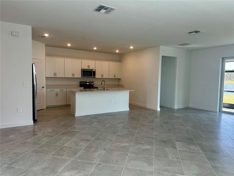 Spacious, unfurnished interior of a new home in Island Lakes at Coco Bay: Executive Homes, Englewood (Image 3).