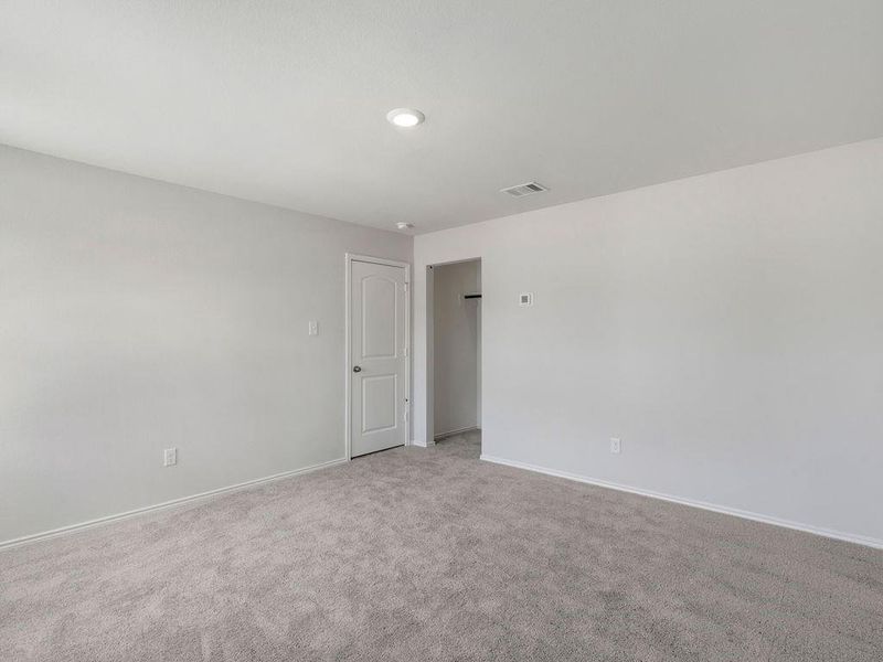 Spacious, unfurnished interior of a new home in Shirey Forest - Branches, Lufkin (Image 21).