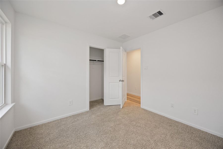 Spacious, unfurnished interior of a new home in Allison Park, Houston (Image 11).