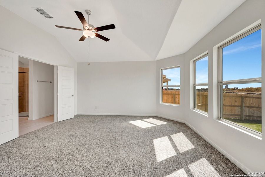 Spacious, unfurnished interior of a new home in Greenspoint Heights, Seguin (Image 27).