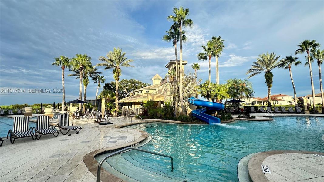 Community amenities in The Townhomes at Bellalago, Kissimmee (Image 27).