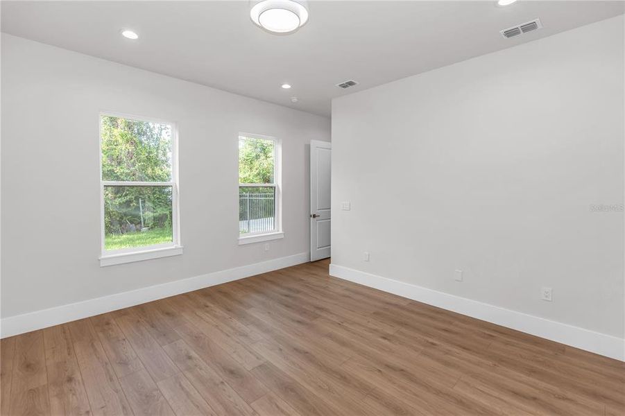 Spacious, unfurnished interior of a new home in , Winter Park (Image 38).