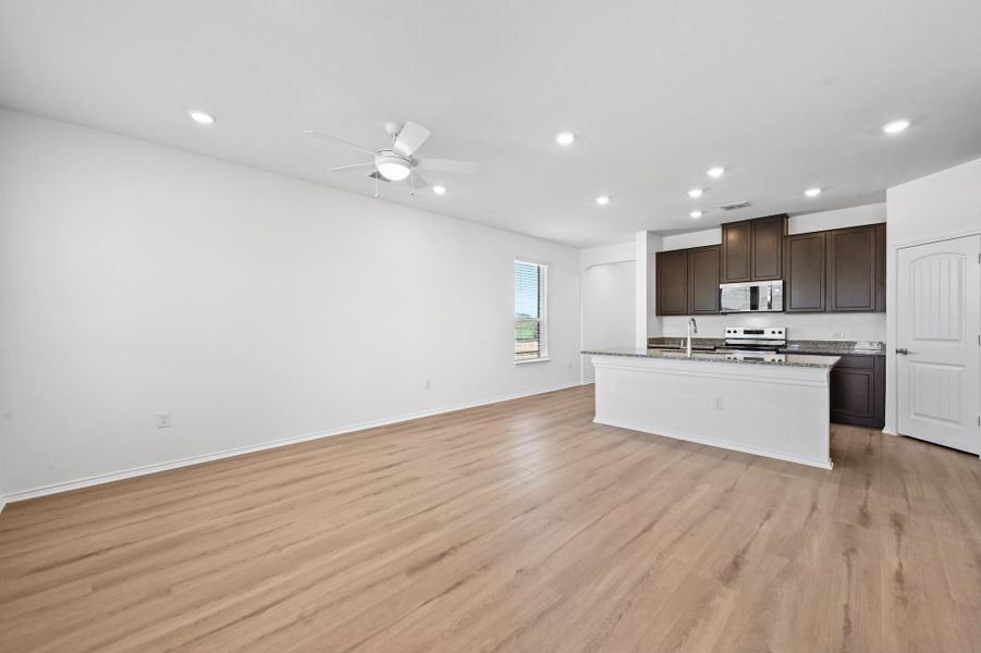 Spacious, unfurnished interior of a new home in Creekside at Estancia, Austin (Image 21).