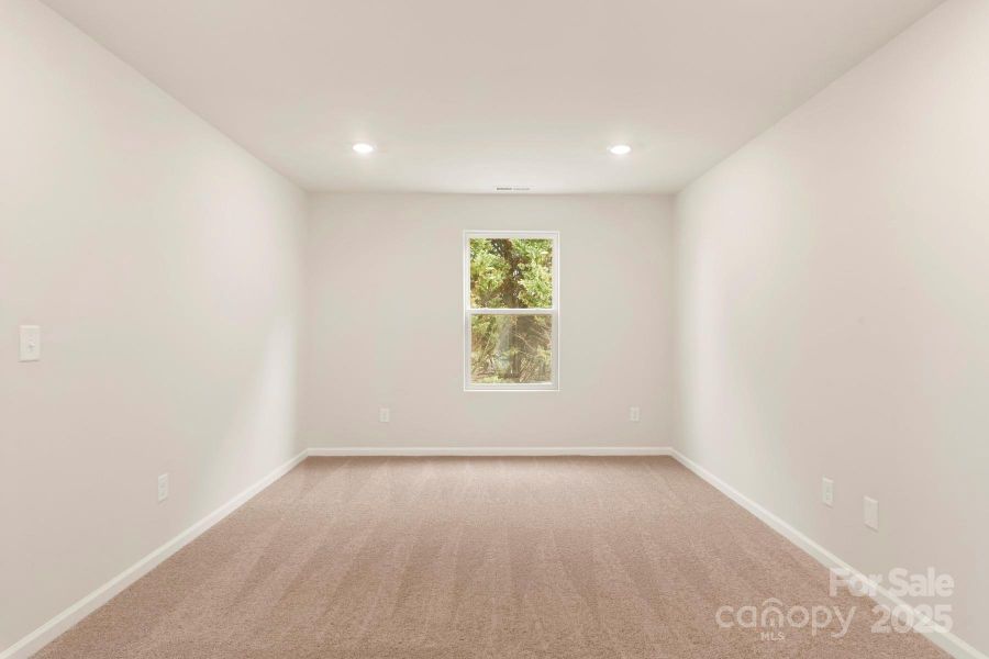 Spacious, unfurnished interior of a new home in Stagecoach Station, Gastonia (Image 16).