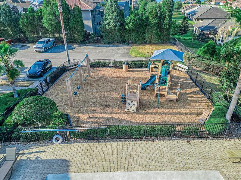 Community amenities in , Auburndale (Image 40).