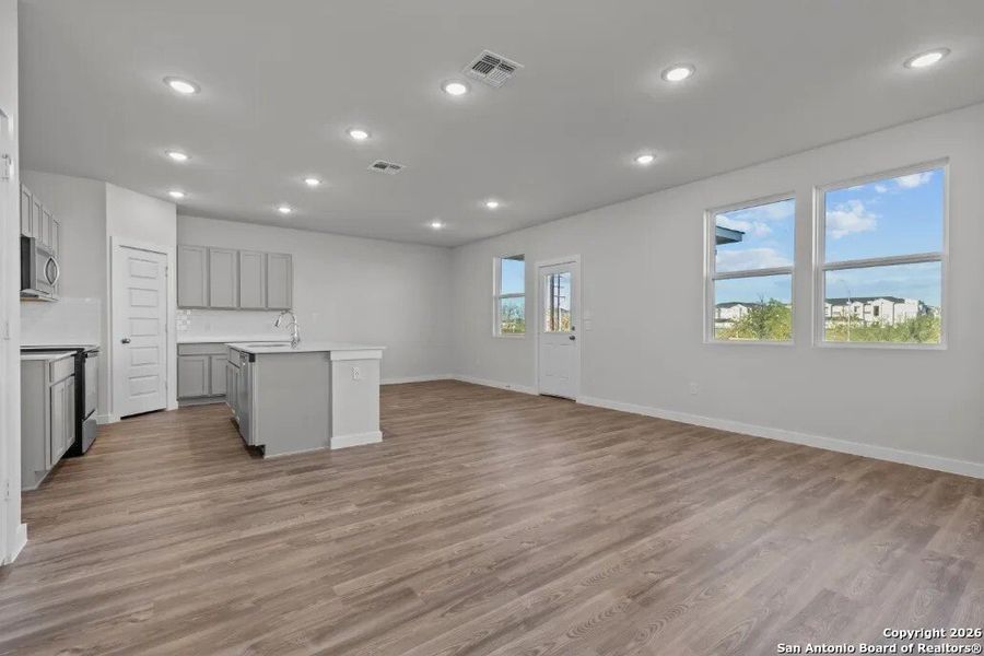Spacious, unfurnished interior of a new home in Summerlin, San Antonio (Image 11). Spacious, unfurnished interior of a new home in Summerlin, San Antonio (Image 11).