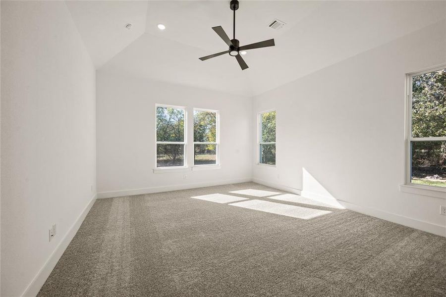 Spacious, unfurnished interior of a new home in Rolling Creek Ranch, Aledo (Image 19).