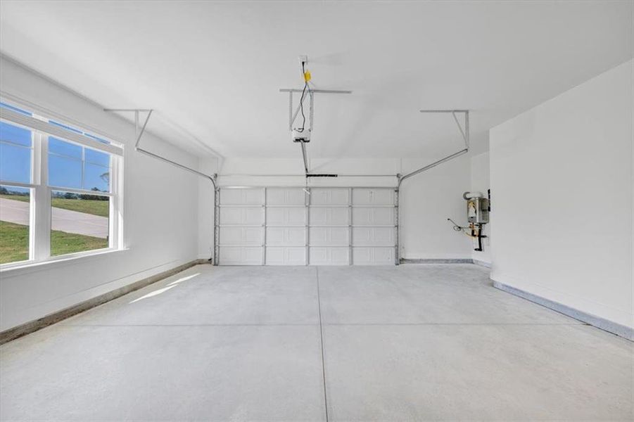 Spacious, unfurnished interior of a new home in Tuscany Hills, Douglasville (Image 40).