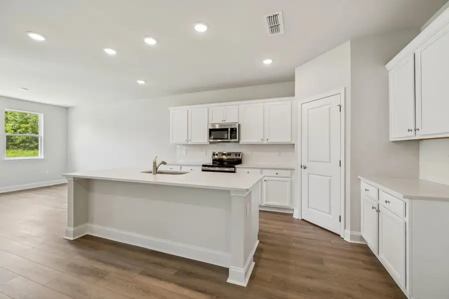 Kitchen | For representation purposes only. Options and layout may vary by community and home plan. Kitchen | For representation purposes only. Options and layout may vary by community and home plan.