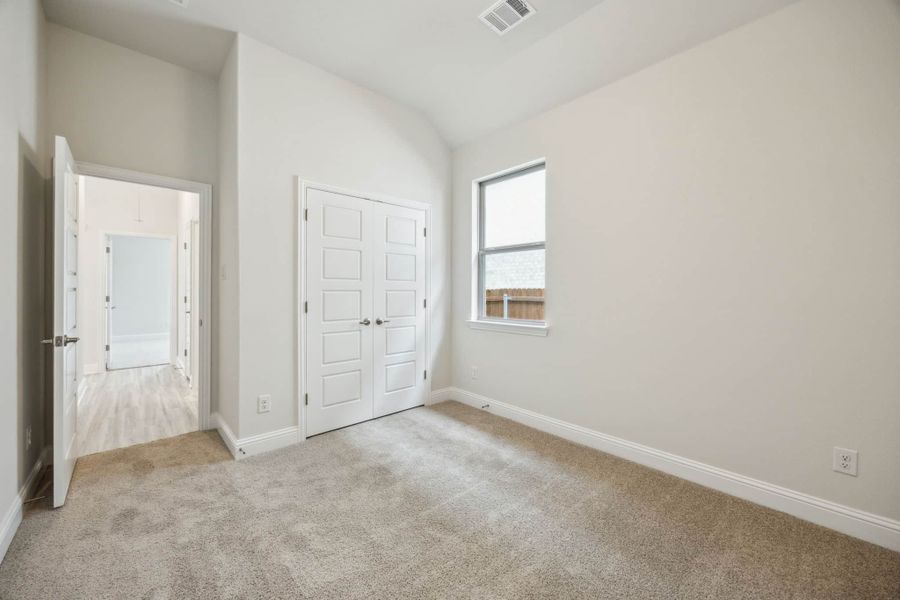 Spacious, unfurnished interior of a new home in Summer Crest, Fort Worth (Image 25). Spacious, unfurnished interior of a new home in Summer Crest, Fort Worth (Image 25).