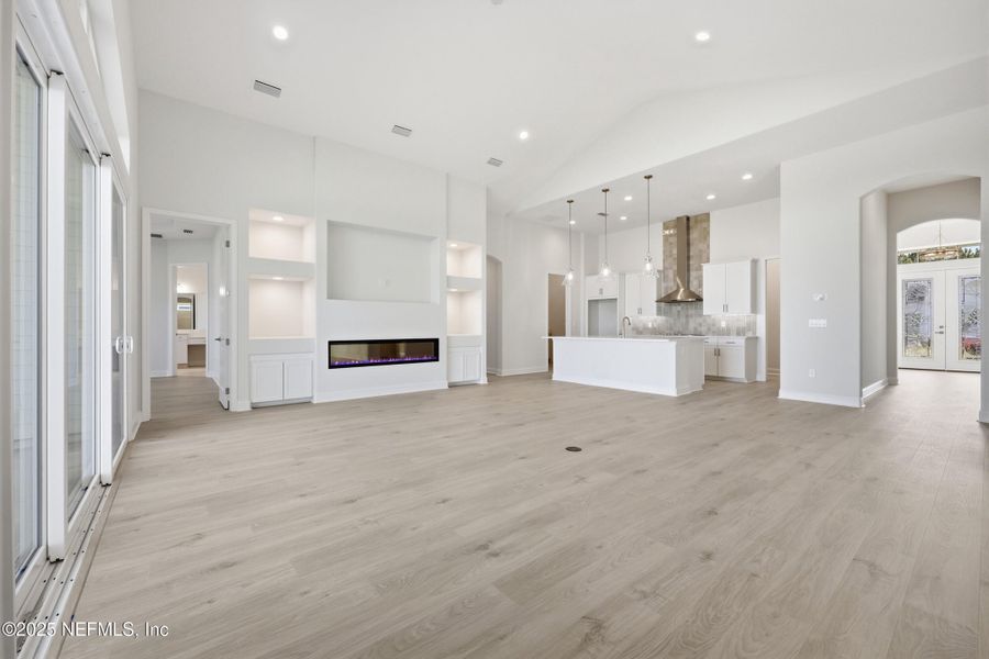 Spacious, unfurnished interior of a new home in Silver Landing At Silverleaf, St. Augustine (Image 11).