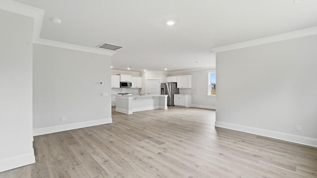 Spacious, unfurnished interior of a new home in Sheep Island, Summerville (Image 28).