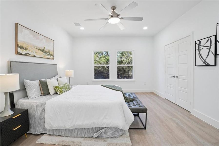 Furnished interior view inside a new home in , Mabank (Image 19).