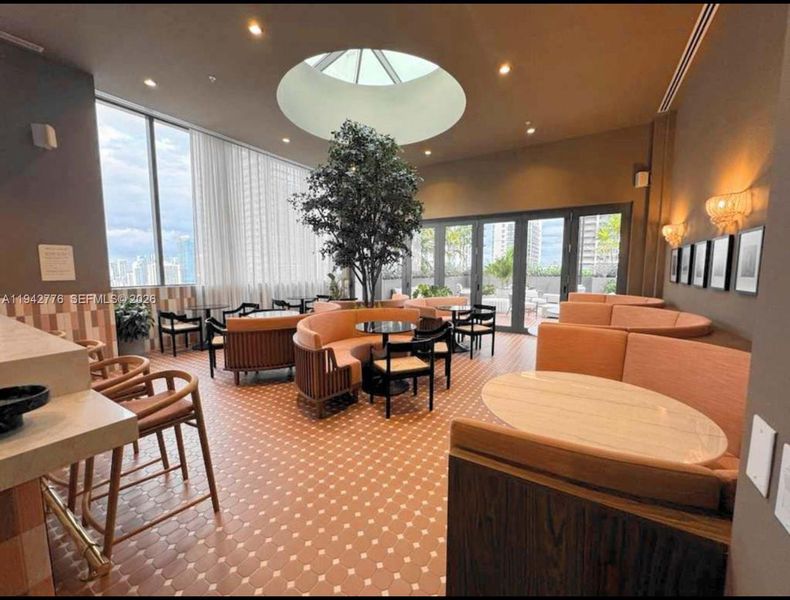 Community amenities in , Miami (Image 9).