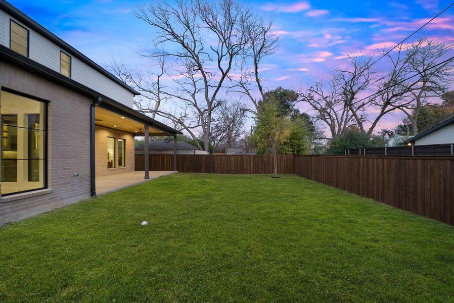 Exterior details and patio area of a home in , Dallas (Image 4).