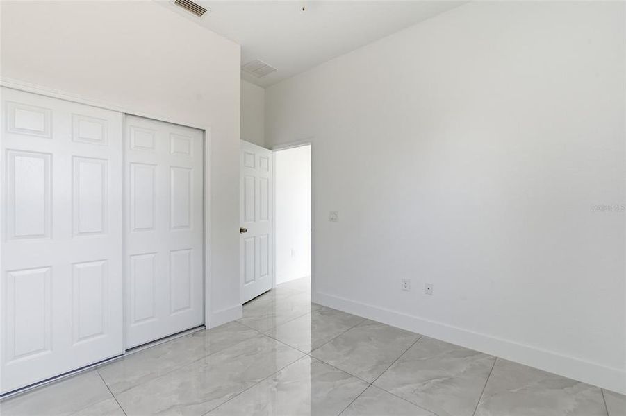 Spacious, unfurnished interior of a new home in , Port Charlotte (Image 19).
