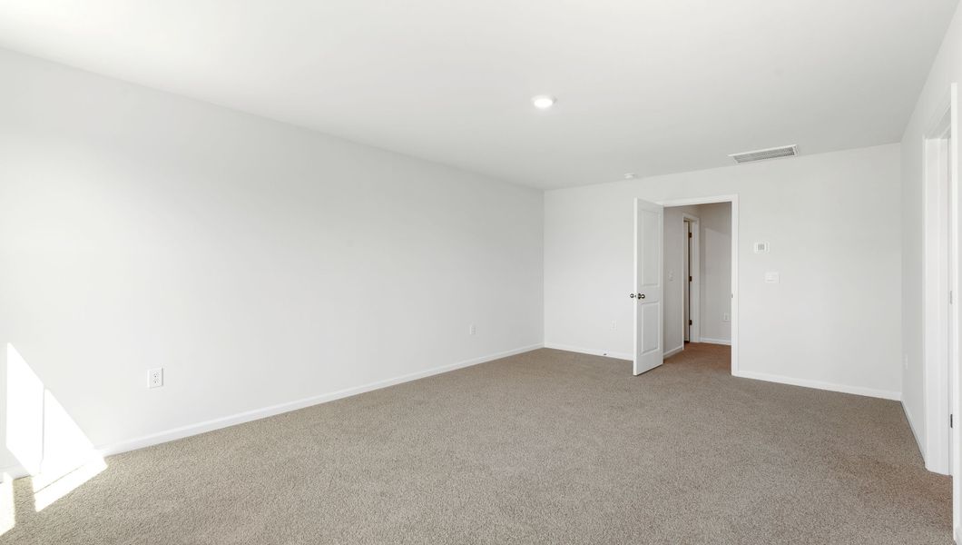 Spacious, unfurnished interior of a new home in Lakestone, Woodruff (Image 27).