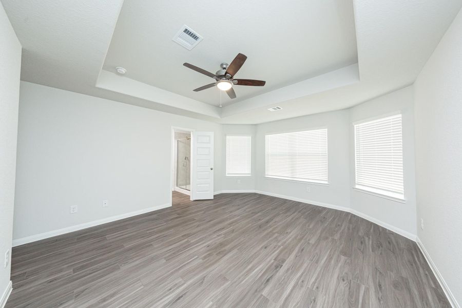 Spacious, unfurnished interior of a new home in River's Edge, Conroe (Image 14). Spacious, unfurnished interior of a new home in River's Edge, Conroe (Image 14).