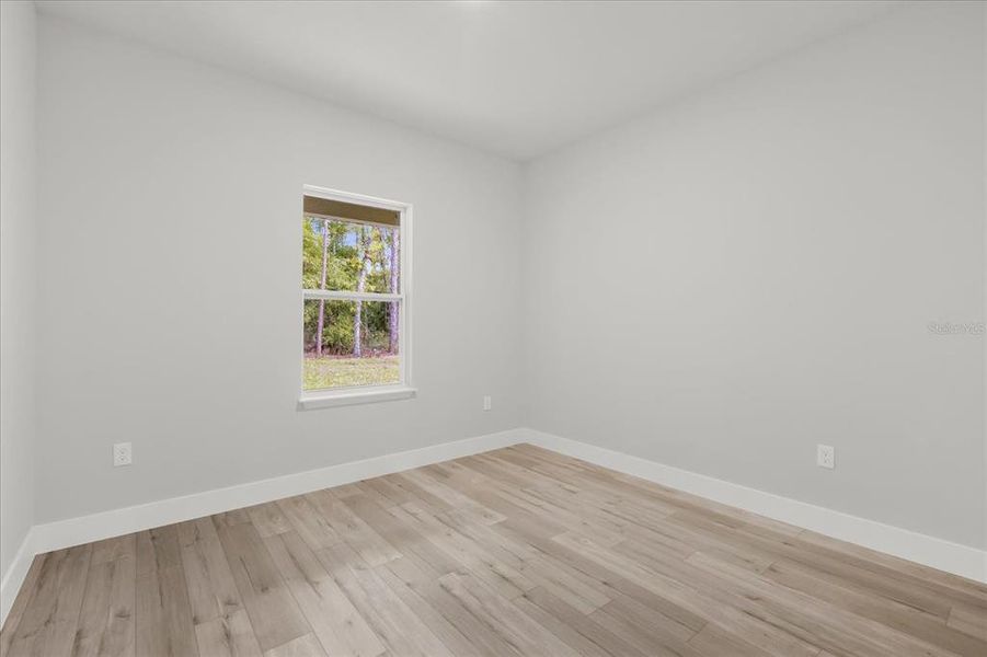 Spacious, unfurnished interior of a new home in , Citrus Springs (Image 13).