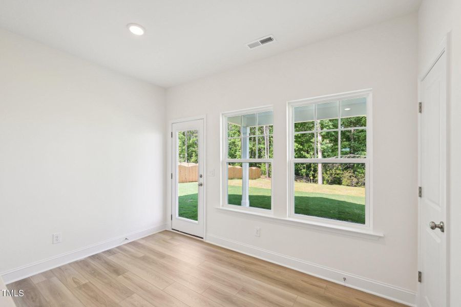 16-web-or-mls-Winding Crk Dr-2105-016