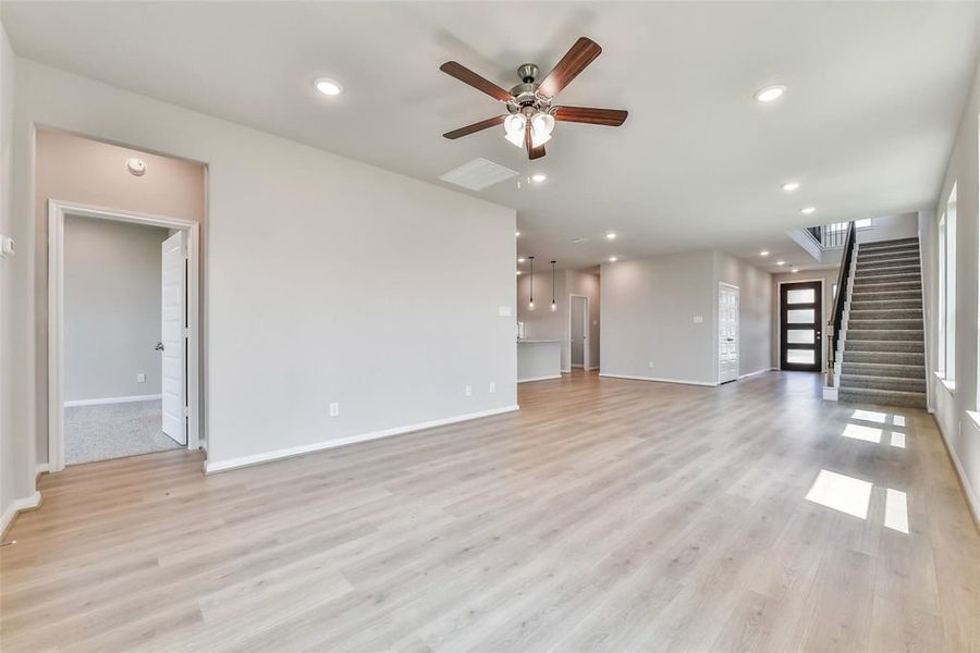 Spacious, unfurnished interior of a new home in Anderson Lake, Houston (Image 5).