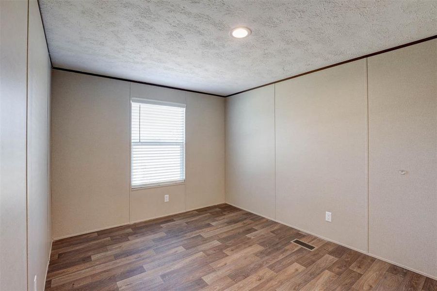 Spacious, unfurnished interior of a new home in , Newark (Image 11).