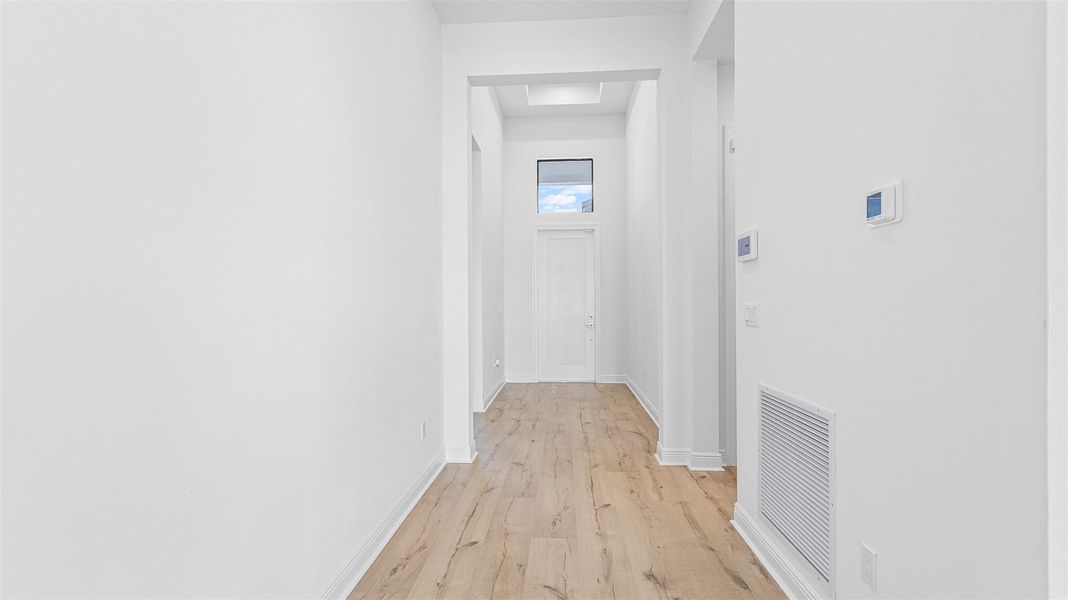 Spacious, unfurnished interior of a new home in , Port St. Lucie (Image 12).