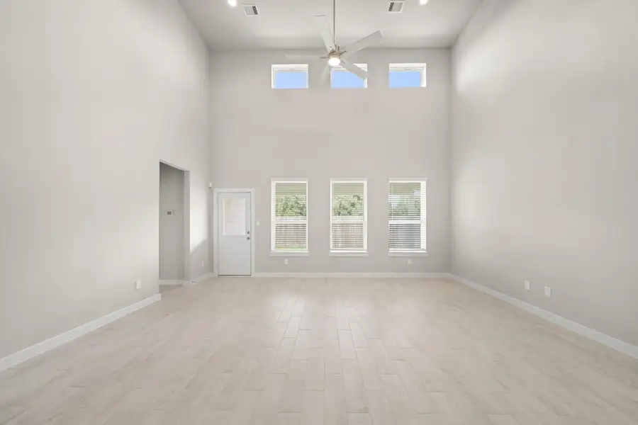 Spacious, unfurnished interior of a new home in Grand Oaks – The Cove, Houston (Image 10).