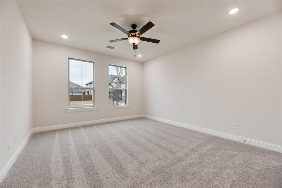 Spacious, unfurnished interior of a new home in Villages of Creekwood, Frisco (Image 26).