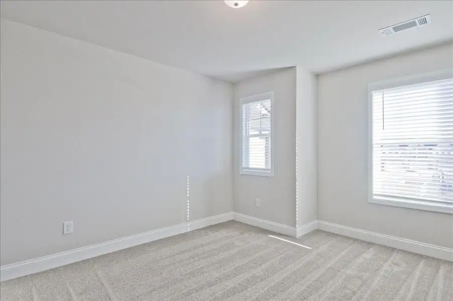 Spacious, unfurnished interior of a new home in Somerset at Riverbrook, Gainesville (Image 26).