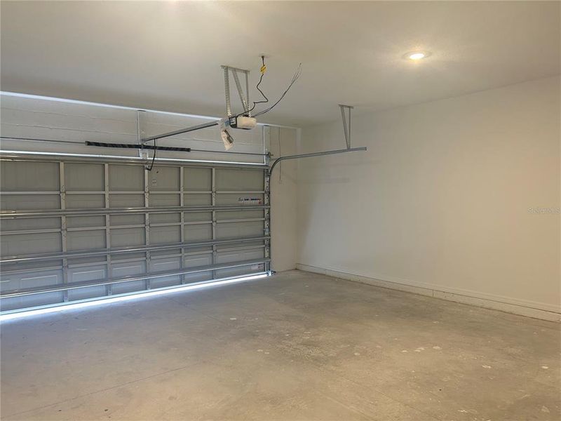 Spacious, unfurnished interior of a new home in Oakfield Trails, Parrish (Image 8).