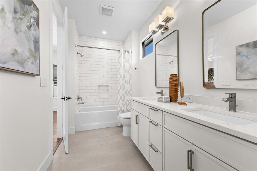 Furnished interior view inside a new home in , Orlando (Image 45).