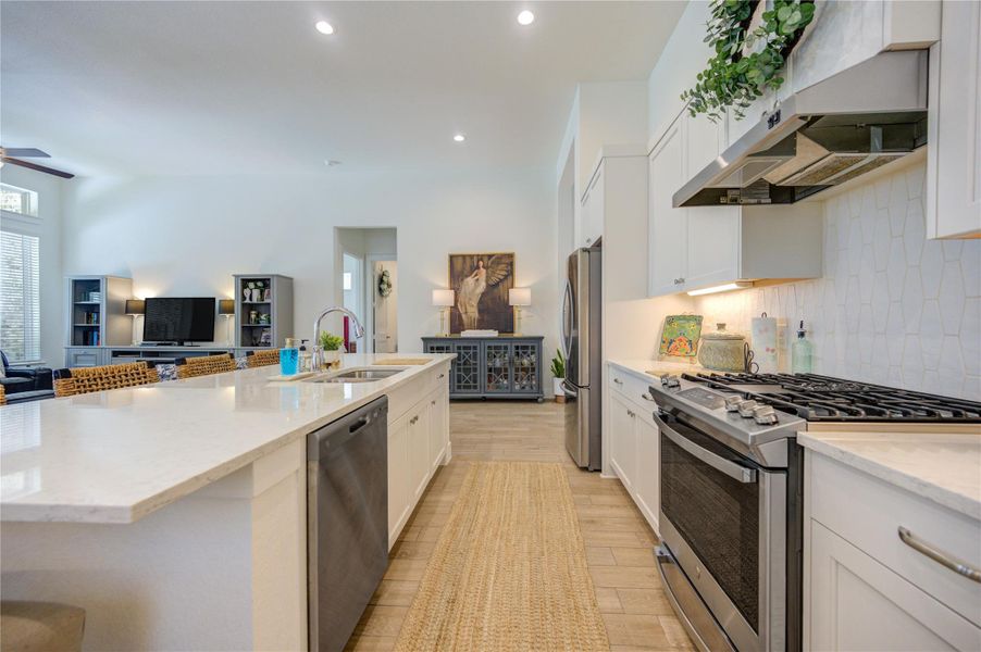 Enjoy a bright and functional kitchen with generous workspace and an open feel. Enjoy a bright and functional kitchen with generous workspace and an open feel.