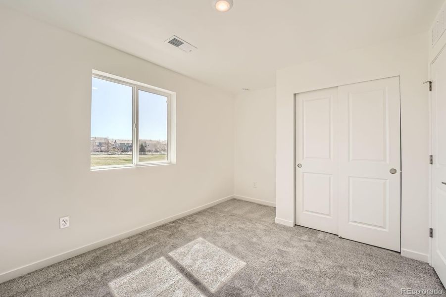 Spacious, unfurnished interior of a new home in Elevations at Murphy Creek, Aurora (Image 12).