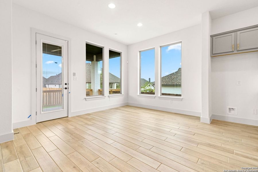 Spacious, unfurnished interior of a new home in Ventana - 70', Bulverde (Image 24).