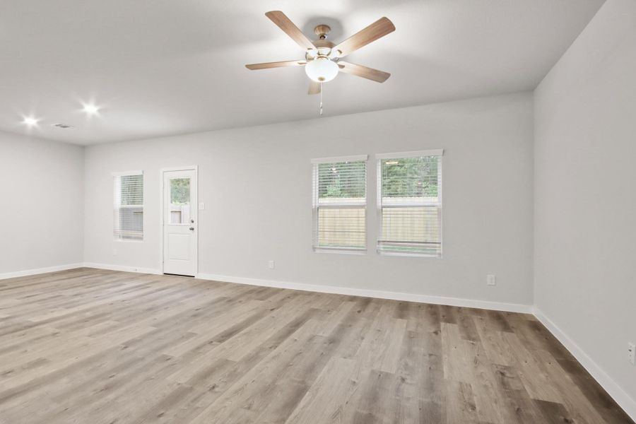Spacious, unfurnished interior of a new home in Maple Heights, Porter (Image 9).