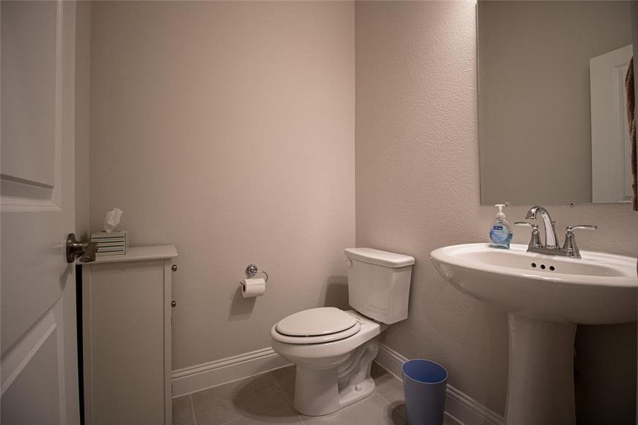 Furnished interior view inside a new home in , Rowlett (Image 27).