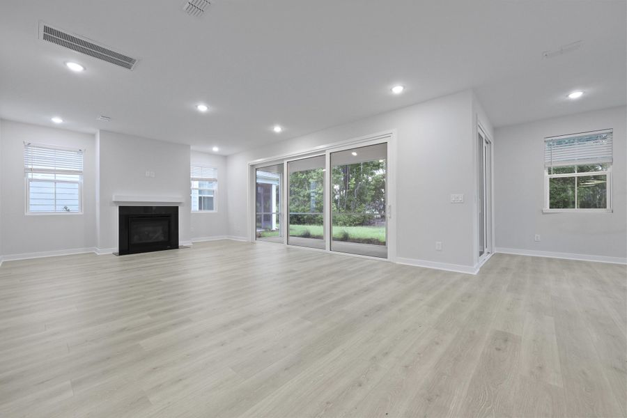 Spacious, unfurnished interior of a new home in Stono Village, Hollywood (Image 14).