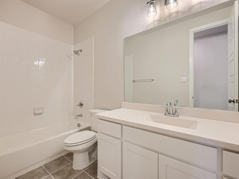 Full bathroom #2