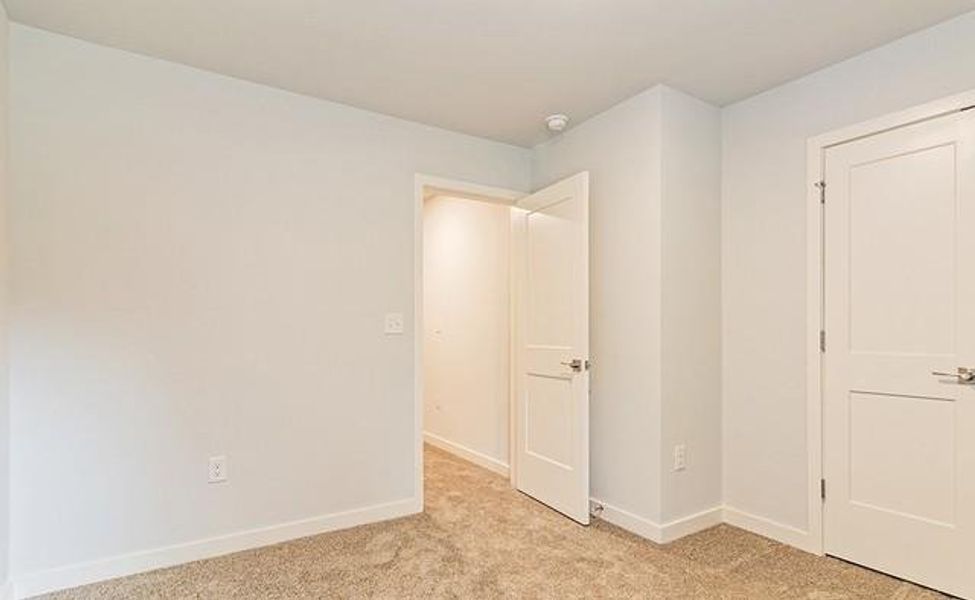 Spacious, unfurnished interior of a new home in Campground Crossing, McDonough (Image 13).