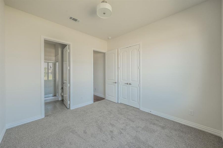 Spacious, unfurnished interior of a new home in Matthews Farms, Venus (Image 32). Spacious, unfurnished interior of a new home in Matthews Farms, Venus (Image 32).