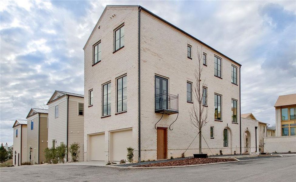 Condo located in Fayetteville, GA showcasing its design and architecture (Image 4).