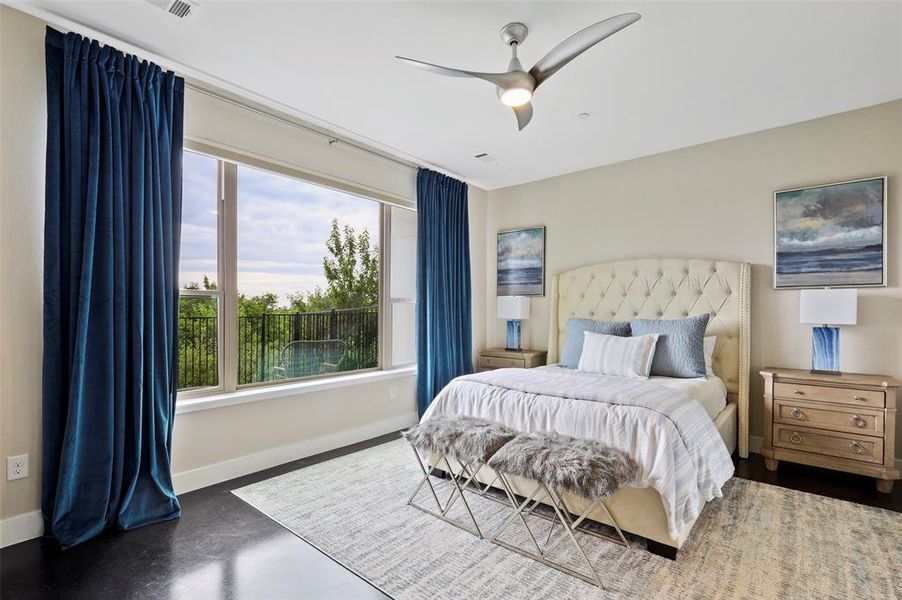 Furnished interior view inside a new home in , Farmers Branch (Image 9).