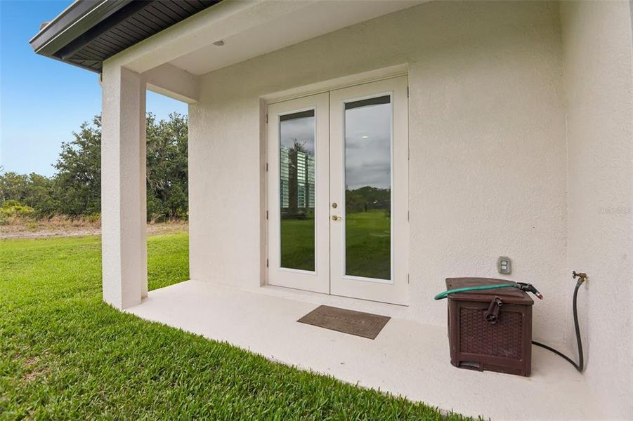 Exterior details and patio area of a home in Hawkstone, Lithia (Image 26).