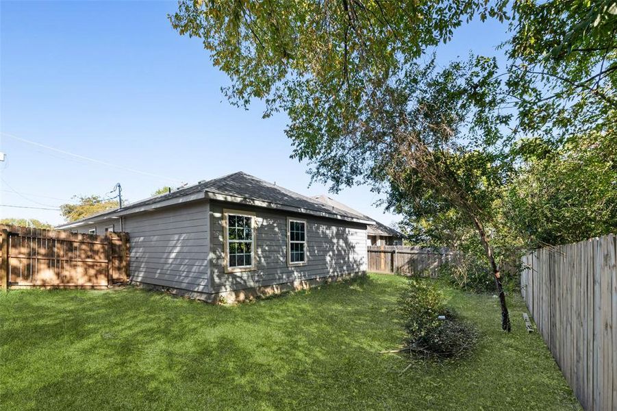 Exterior details and patio area of a home in , Fort Worth (Image 3).