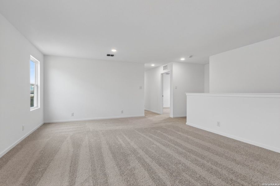 Spacious, unfurnished interior of a new home in Hennersby Hollow, San Antonio (Image 21).