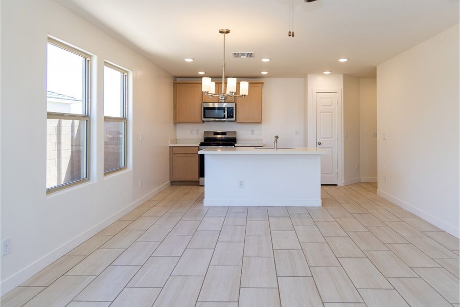 Spacious, unfurnished interior of a new home in Rancho Santa Rosa, Maricopa (Image 18).