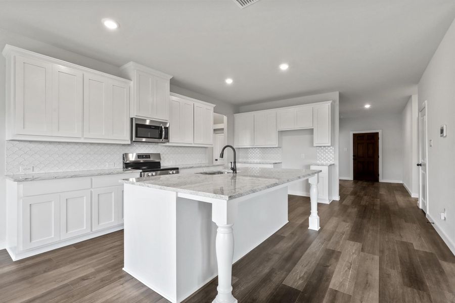Representative furnished interior of a home built from the Garrison II by Cheldan Homes in Stoneview, Glen Rose (Image 10).