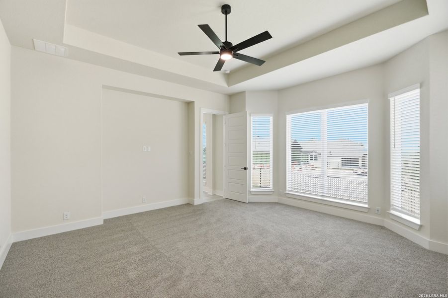Spacious, unfurnished interior of a new home in Esperanza 60's, Boerne (Image 8).