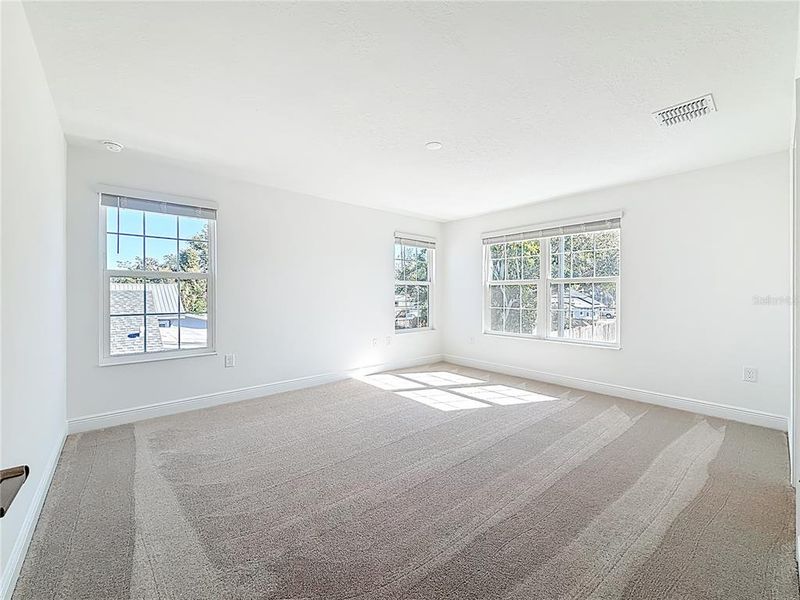 Spacious, unfurnished interior of a new home in , St. Petersburg (Image 41).